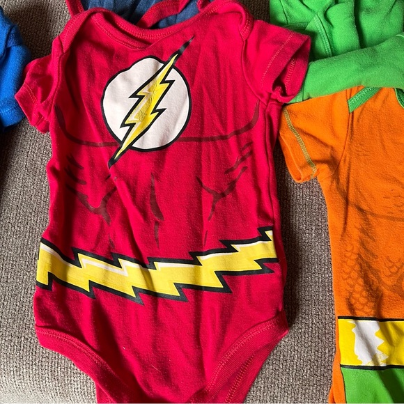 8 Amazing onesie, one piece, lot, superheroes. You get them all and a cape.. - Picture 8 of 13